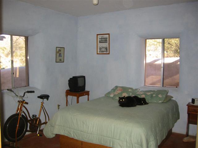 	Main bedroom-the hang out for Sundance and Cheyanne.
Approx. 13x13